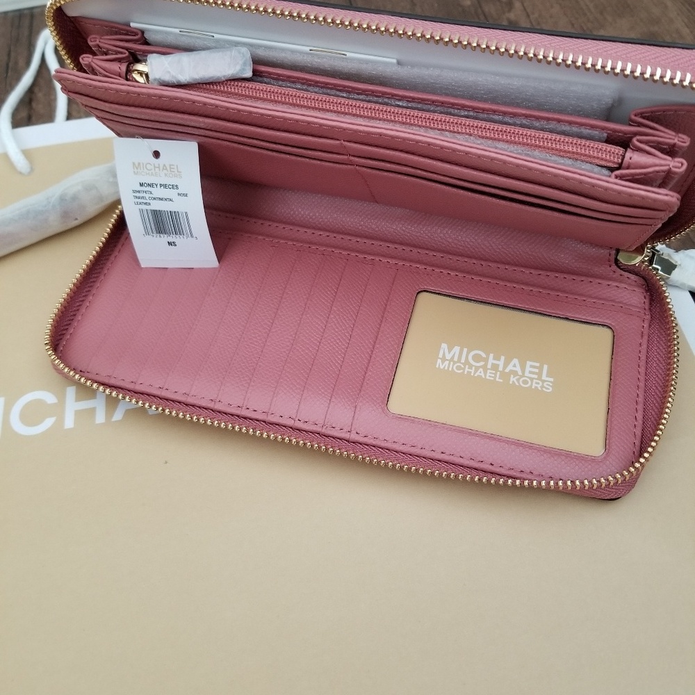New Michael Kors Wallet